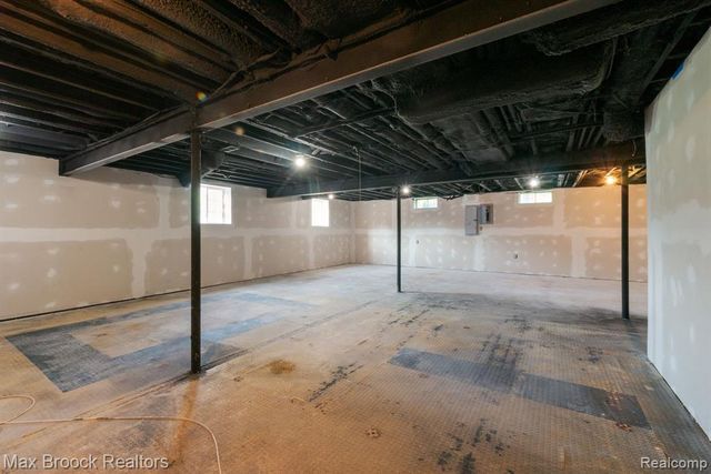 2165 Oakwood Road, Ortonville, MI 48462