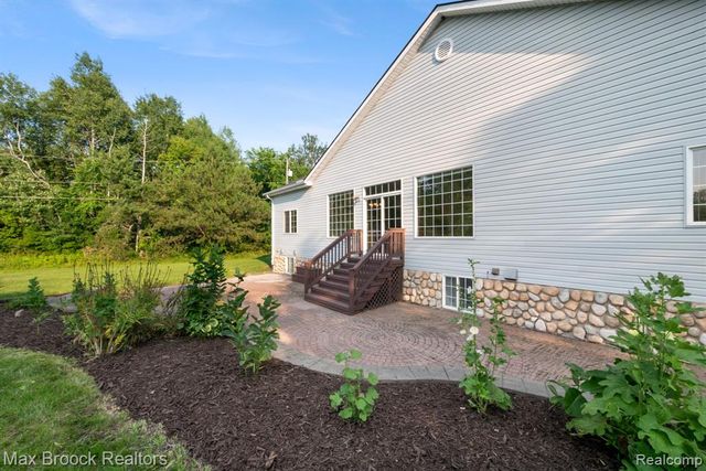 2165 Oakwood Road, Ortonville, MI 48462