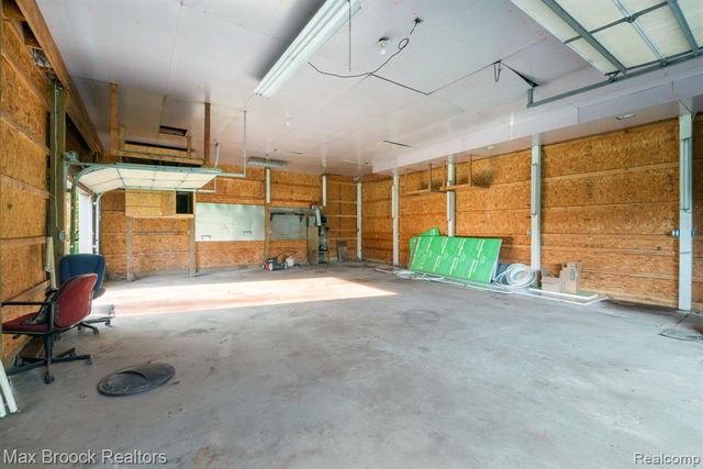 2165 Oakwood Road, Ortonville, MI 48462