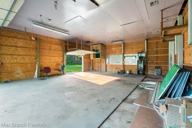 2165 Oakwood Road, Ortonville, MI 48462