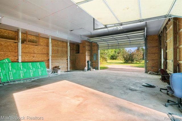 2165 Oakwood Road, Ortonville, MI 48462