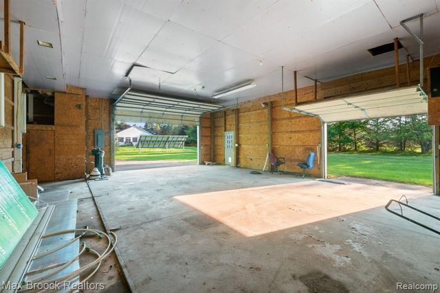 2165 Oakwood Road, Ortonville, MI 48462