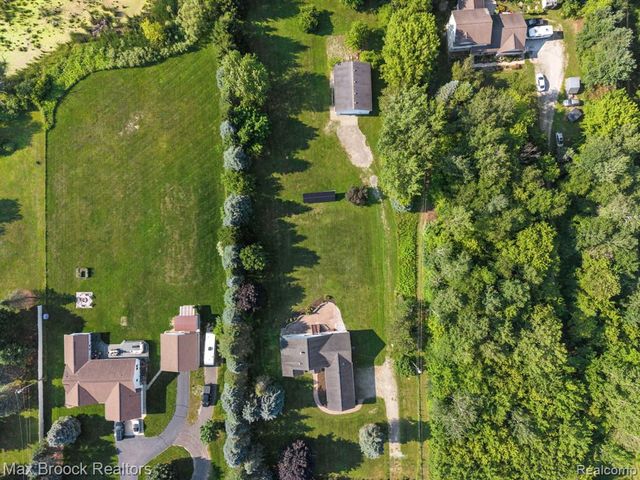 2165 Oakwood Road, Ortonville, MI 48462