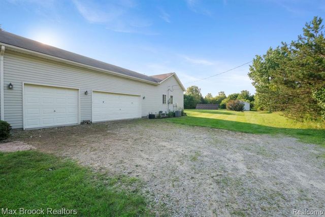 2165 Oakwood Road, Ortonville, MI 48462
