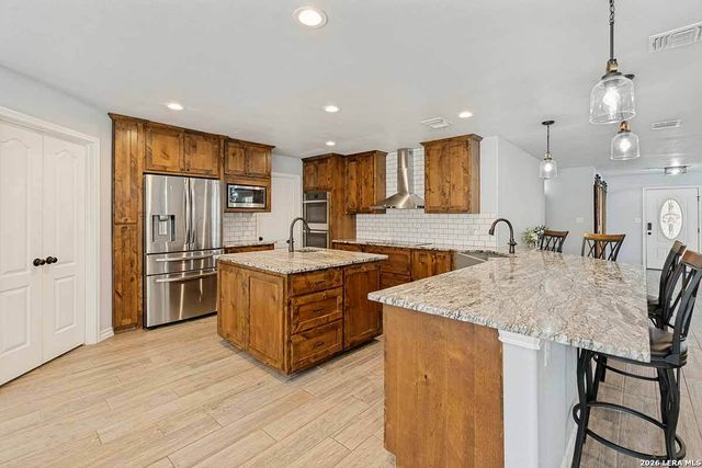200 Oak Hollow Drive, La Vernia, TX 78121
