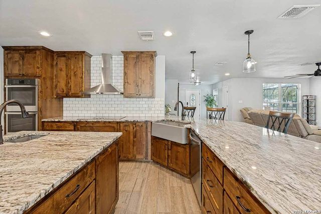 200 Oak Hollow Drive, La Vernia, TX 78121