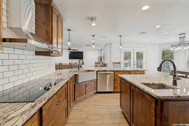 200 Oak Hollow Drive, La Vernia, TX 78121