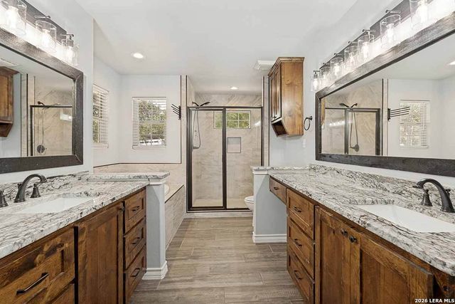 200 Oak Hollow Drive, La Vernia, TX 78121