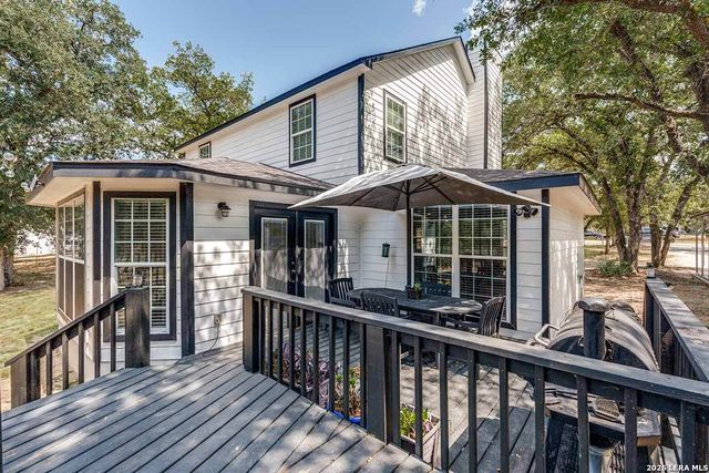 200 Oak Hollow Drive, La Vernia, TX 78121