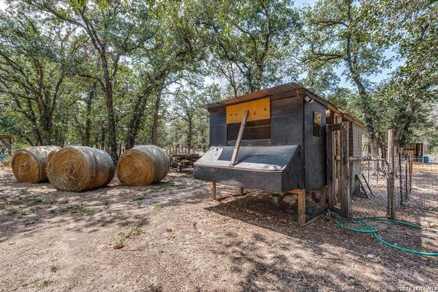 200 Oak Hollow Drive, La Vernia, TX 78121