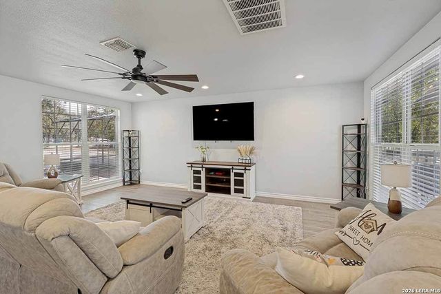 200 Oak Hollow Drive, La Vernia, TX 78121