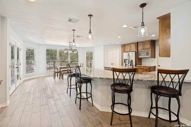 200 Oak Hollow Drive, La Vernia, TX 78121