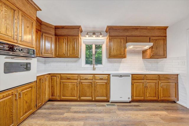 112 Sedgefield LN, Vinton, VA 24179