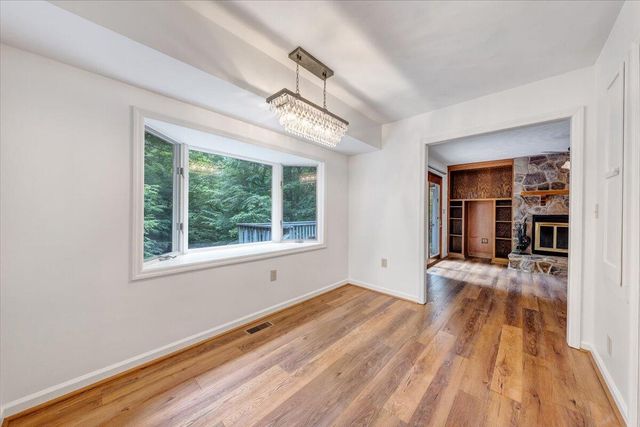 112 Sedgefield LN, Vinton, VA 24179