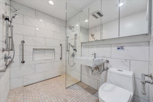112 Sedgefield LN, Vinton, VA 24179