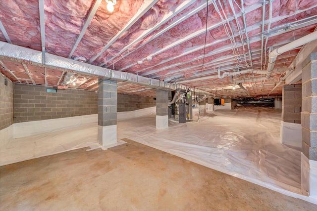 112 Sedgefield LN, Vinton, VA 24179