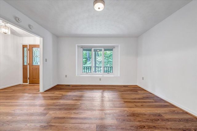 112 Sedgefield LN, Vinton, VA 24179
