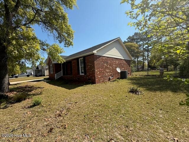 162 E Twelve Oaks Road, Raeford, NC 28376