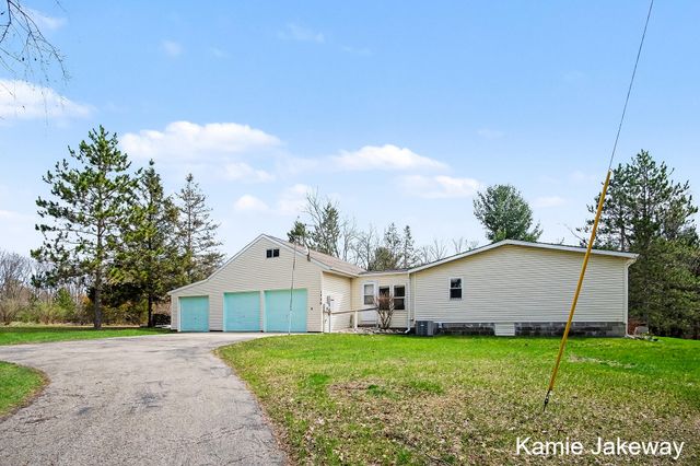 1720 W Fenwick Road, Fenwick, MI 48834