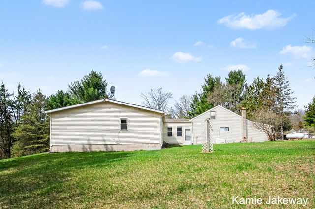 1720 W Fenwick Road, Fenwick, MI 48834