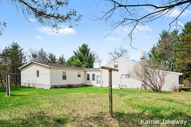 1720 W Fenwick Road, Fenwick, MI 48834