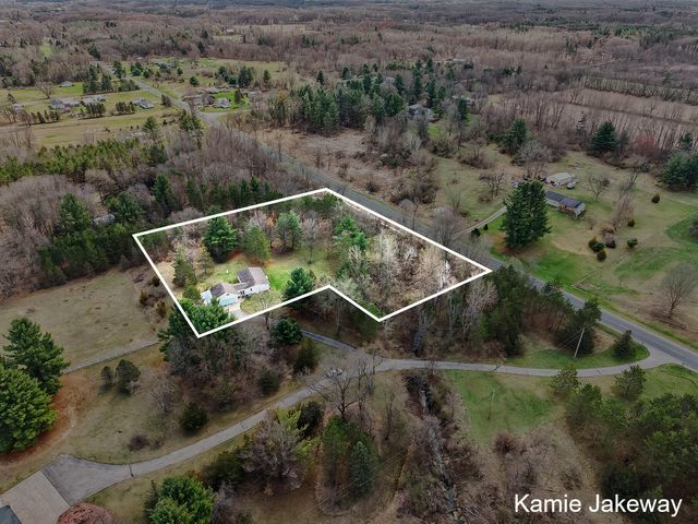 1720 W Fenwick Road, Fenwick, MI 48834