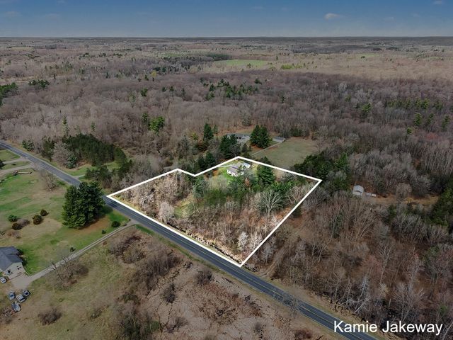 1720 W Fenwick Road, Fenwick, MI 48834