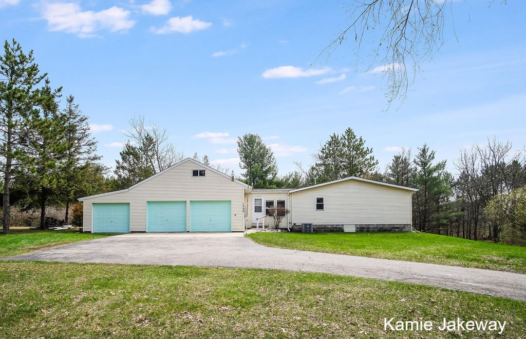 1720 W Fenwick Road, Fenwick, MI 48834