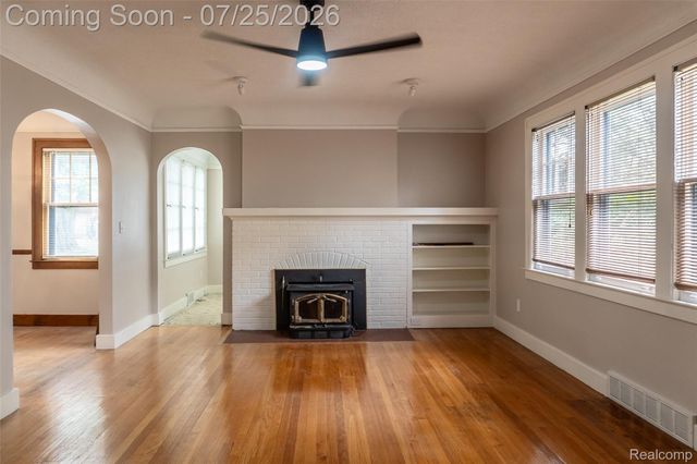 217 Navajo Avenue, Pontiac, MI 48341
