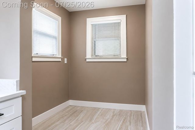 217 Navajo Avenue, Pontiac, MI 48341
