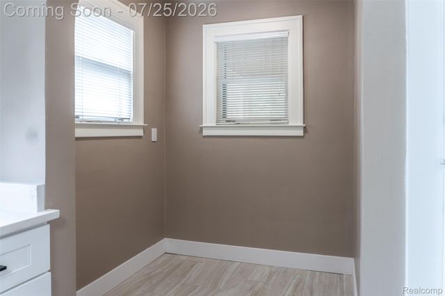 217 Navajo Avenue, Pontiac, MI 48341