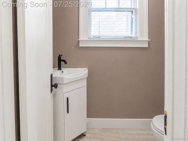 217 Navajo Avenue, Pontiac, MI 48341