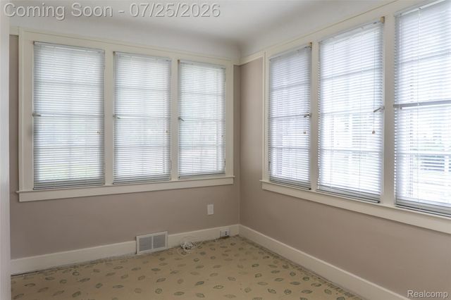217 Navajo Avenue, Pontiac, MI 48341