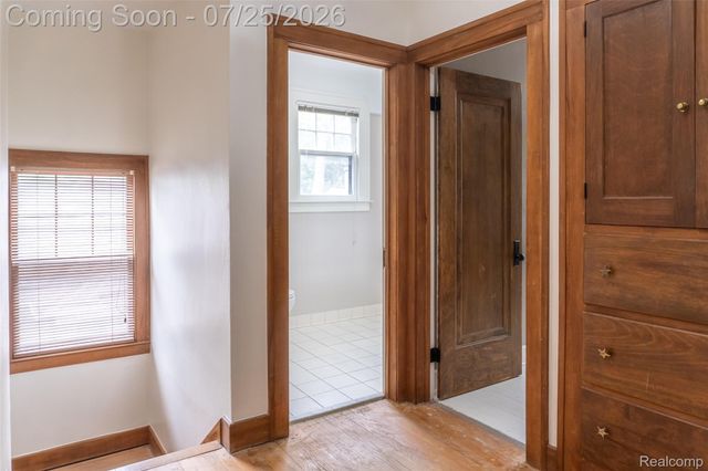 217 Navajo Avenue, Pontiac, MI 48341