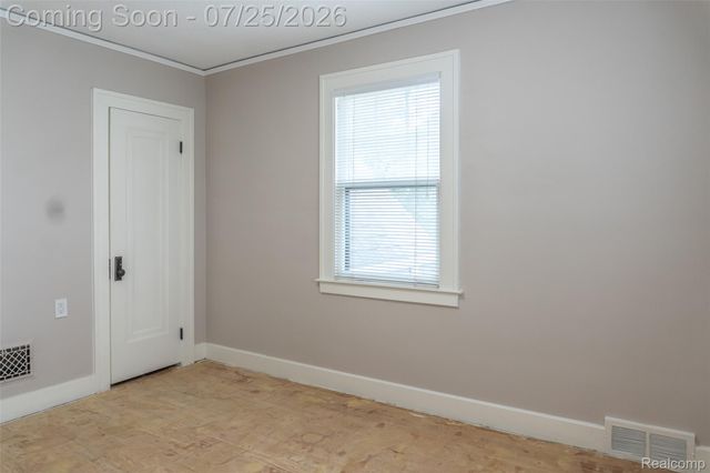 217 Navajo Avenue, Pontiac, MI 48341