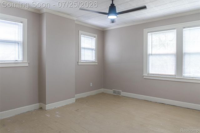 217 Navajo Avenue, Pontiac, MI 48341