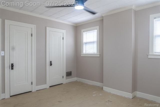 217 Navajo Avenue, Pontiac, MI 48341
