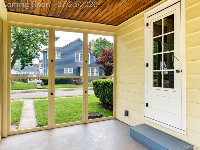 217 Navajo Avenue, Pontiac, MI 48341