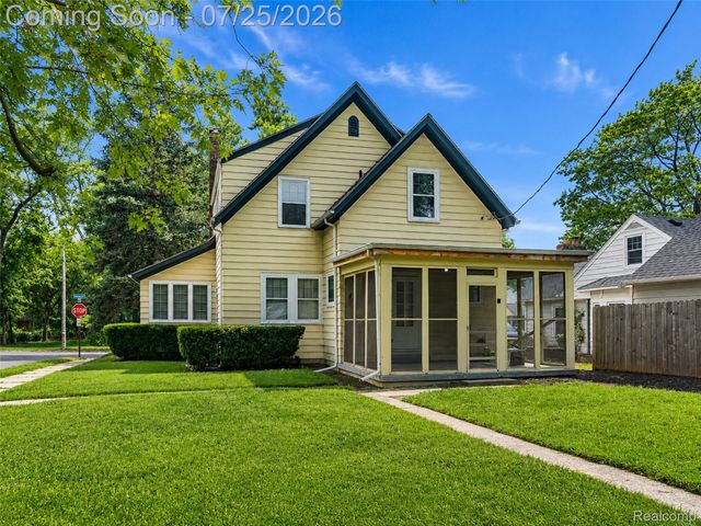 217 Navajo Avenue, Pontiac, MI 48341