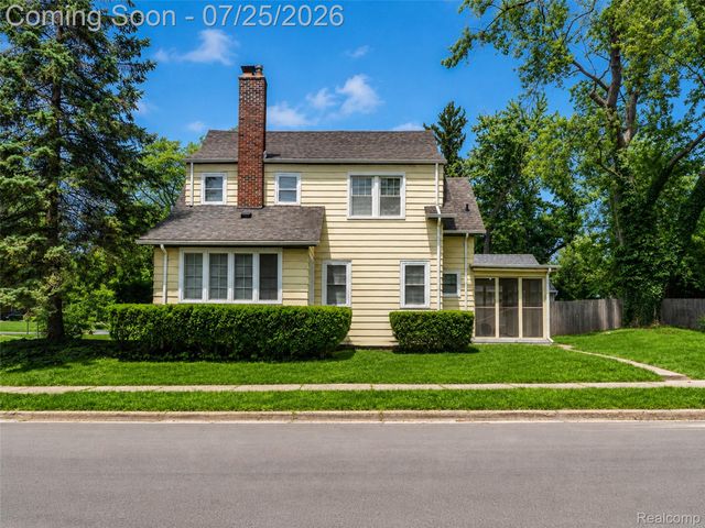217 Navajo Avenue, Pontiac, MI 48341