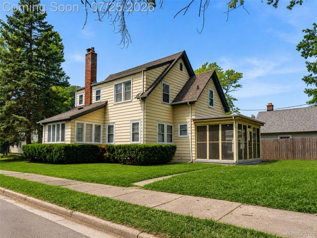217 Navajo Avenue, Pontiac, MI 48341