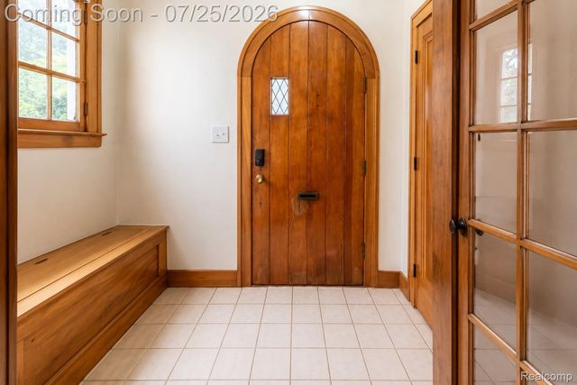 217 Navajo Avenue, Pontiac, MI 48341