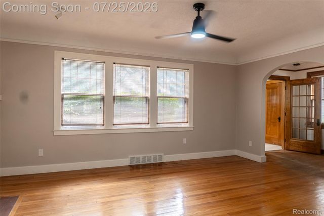 217 Navajo Avenue, Pontiac, MI 48341