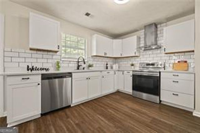 211 Millstone Drive, Hampton, GA 30228