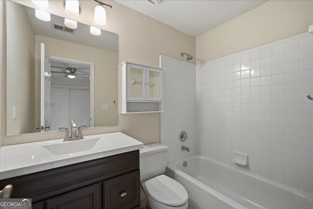 1021 Towne Lake Hills E, Woodstock, GA 30189