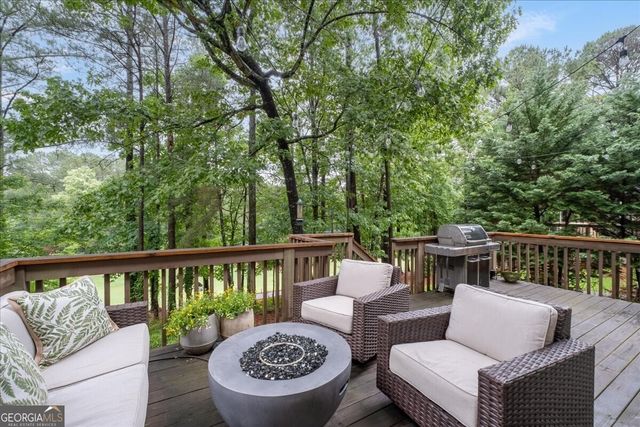 1021 Towne Lake Hills E, Woodstock, GA 30189