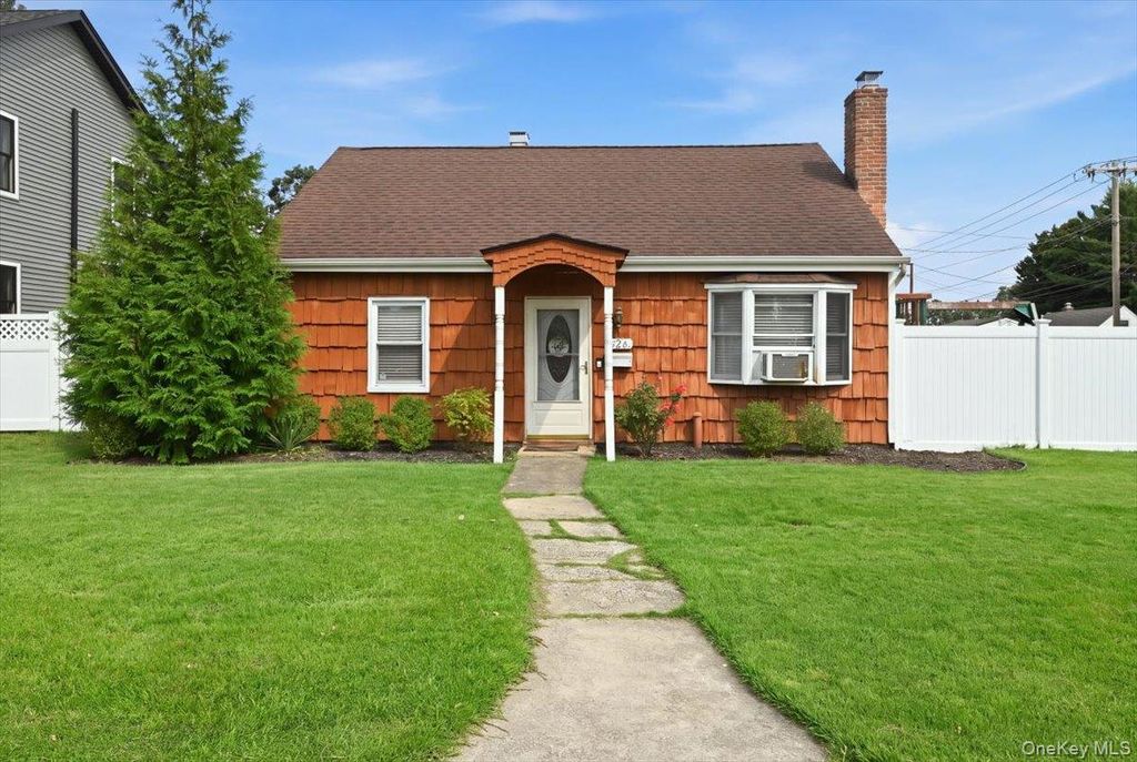 626 Central Avenue, Massapequa, NY 11758 — exterior