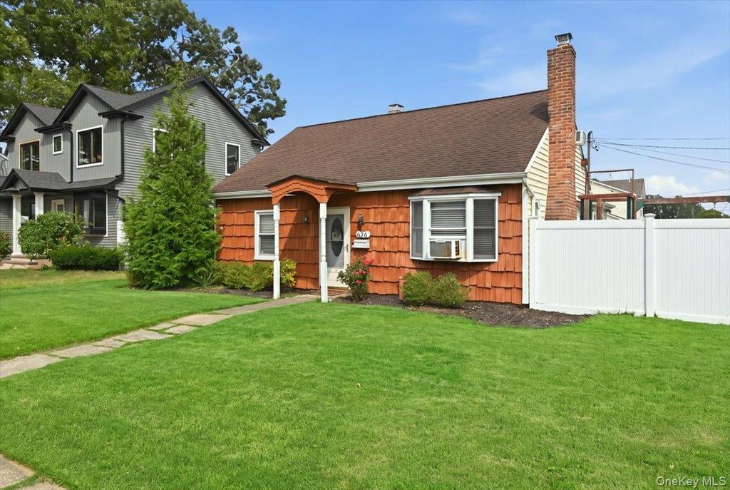 626 Central Avenue, Massapequa, NY 11758 — photo 2