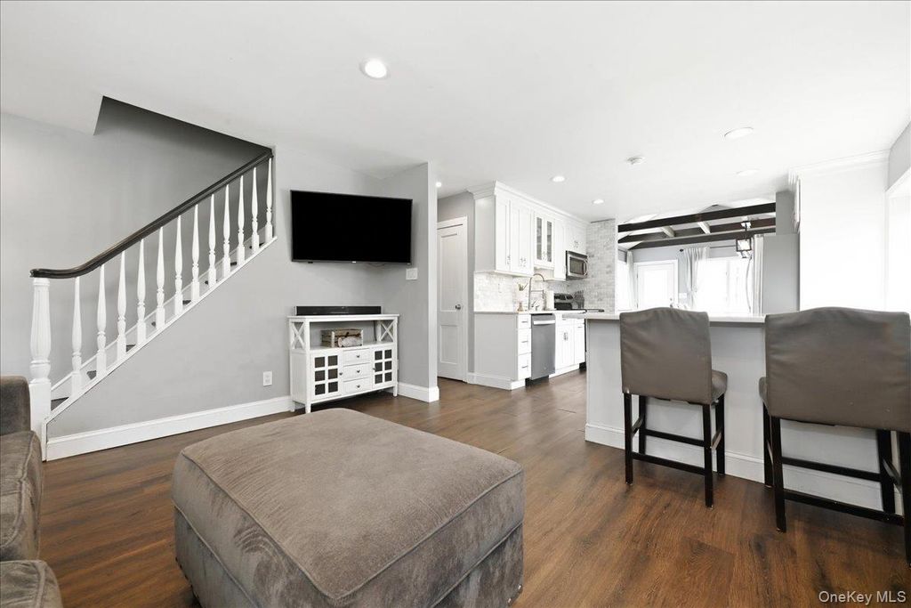 626 Central Avenue, Massapequa, NY 11758 — photo 5