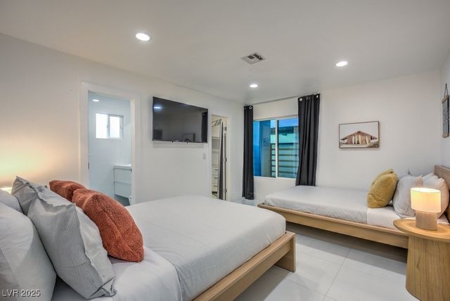 5785 Edna Avenue, Las Vegas, NV 89146